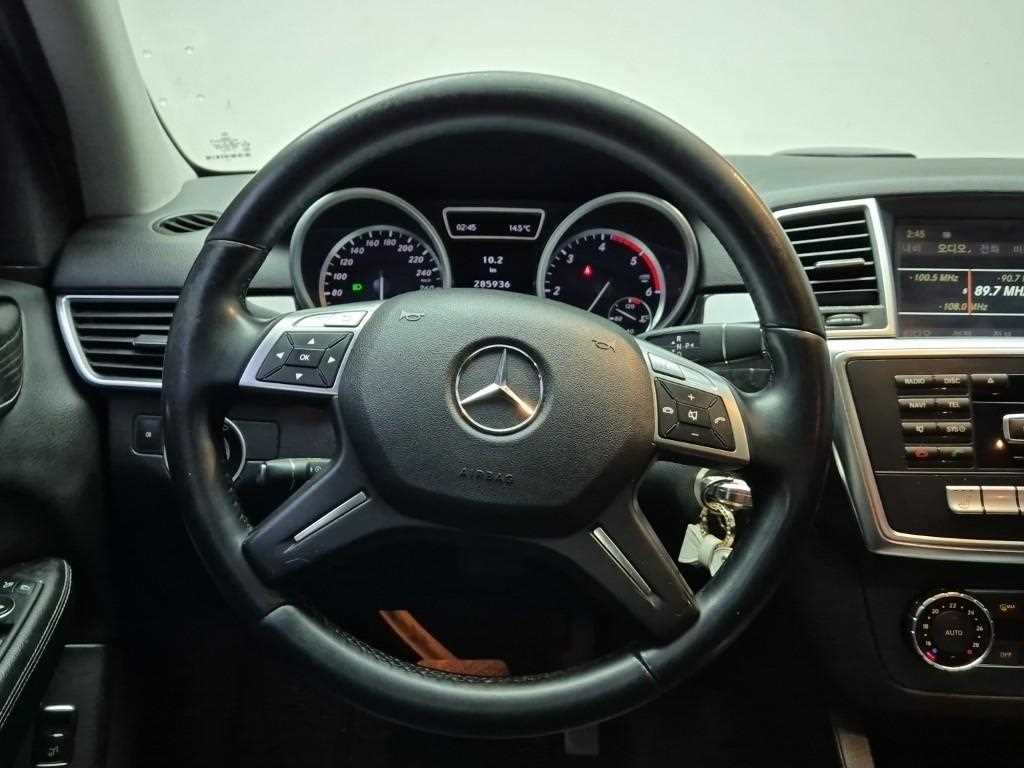 Mercedes Benz M Class - Vista 9