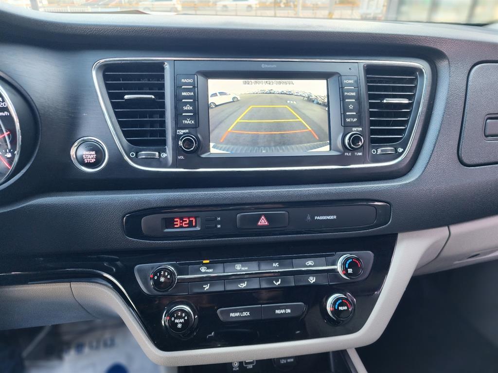 KIA Carnival - Vista 10
