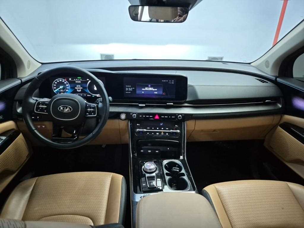 KIA Carnival - Vista 7