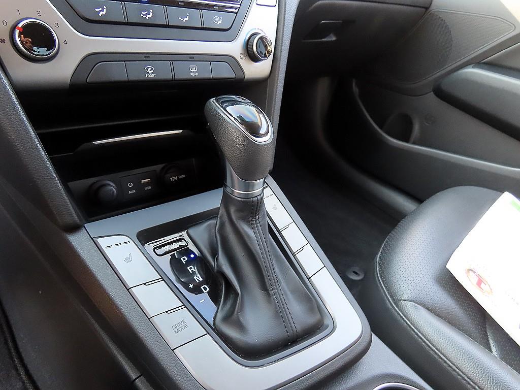 HYUNDAI Avante - Vista 11