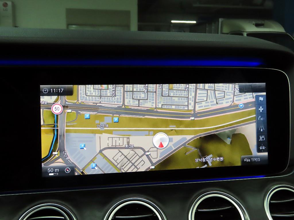 Mercedes Benz E class - Vista 9