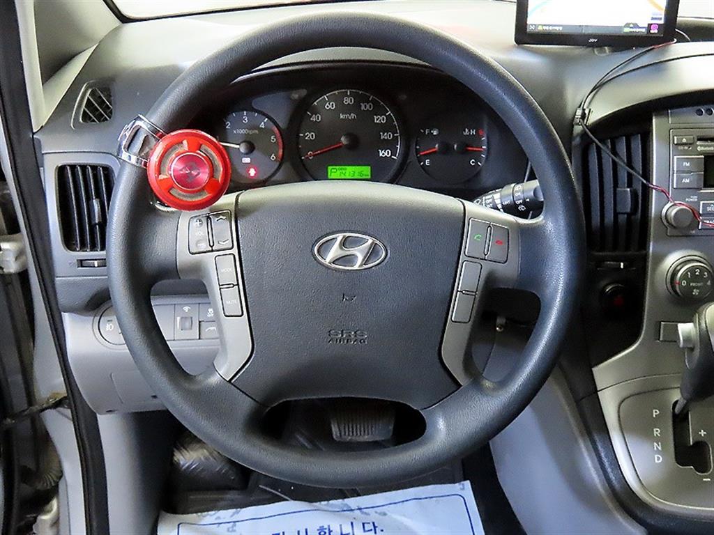 HYUNDAI Starex - Vista 8