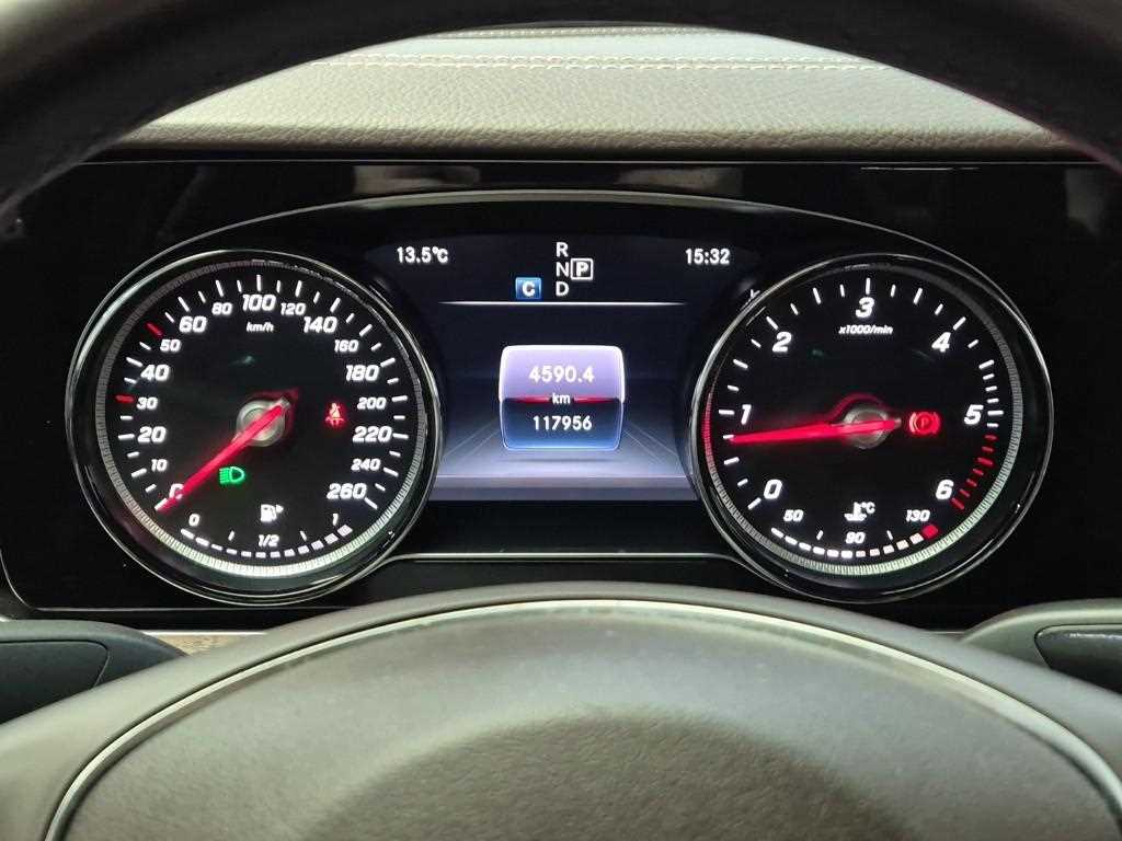 Mercedes Benz E class - Vista 6