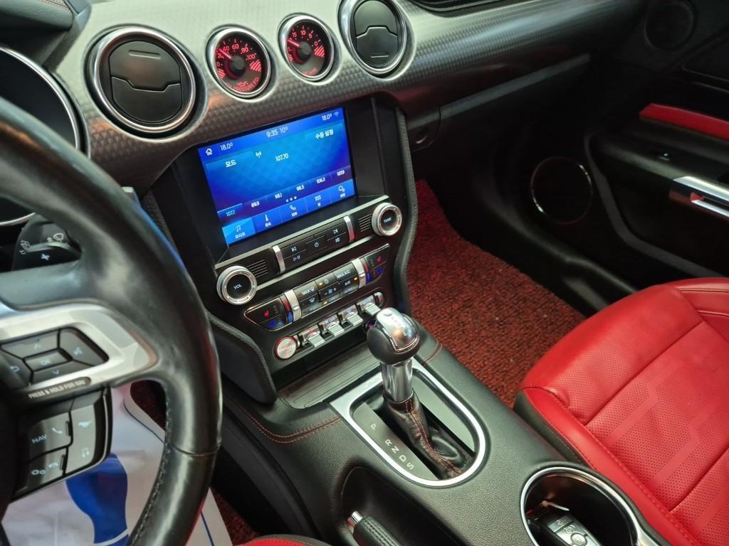 Ford Mustang - Vista 6