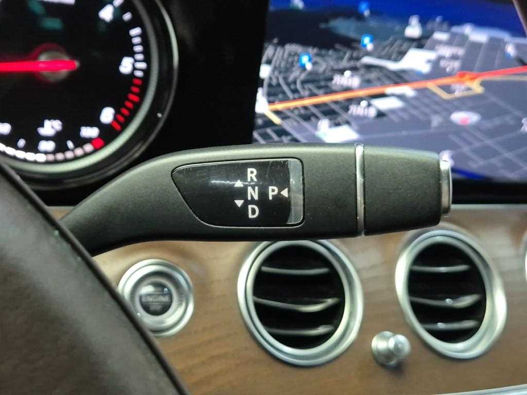 Mercedes Benz E class - Vista 8