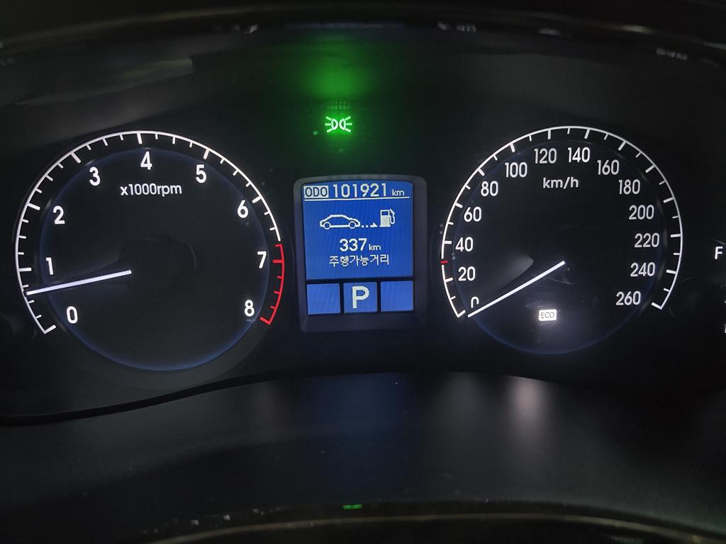 HYUNDAI Genesis - Vista 10