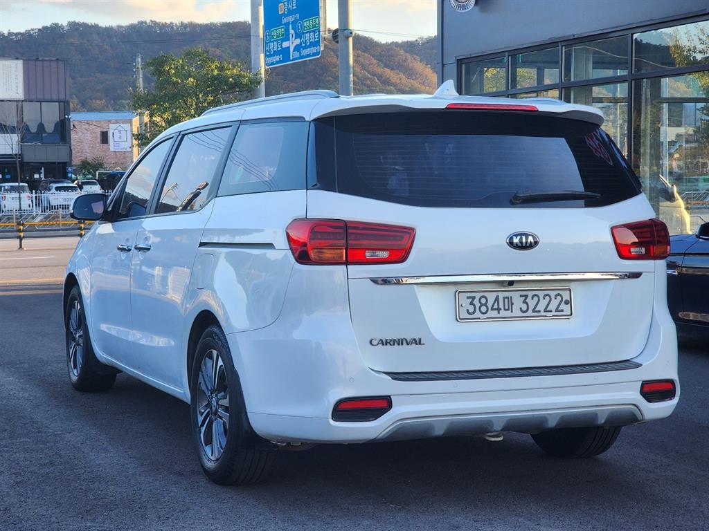KIA Carnival - Vista 5