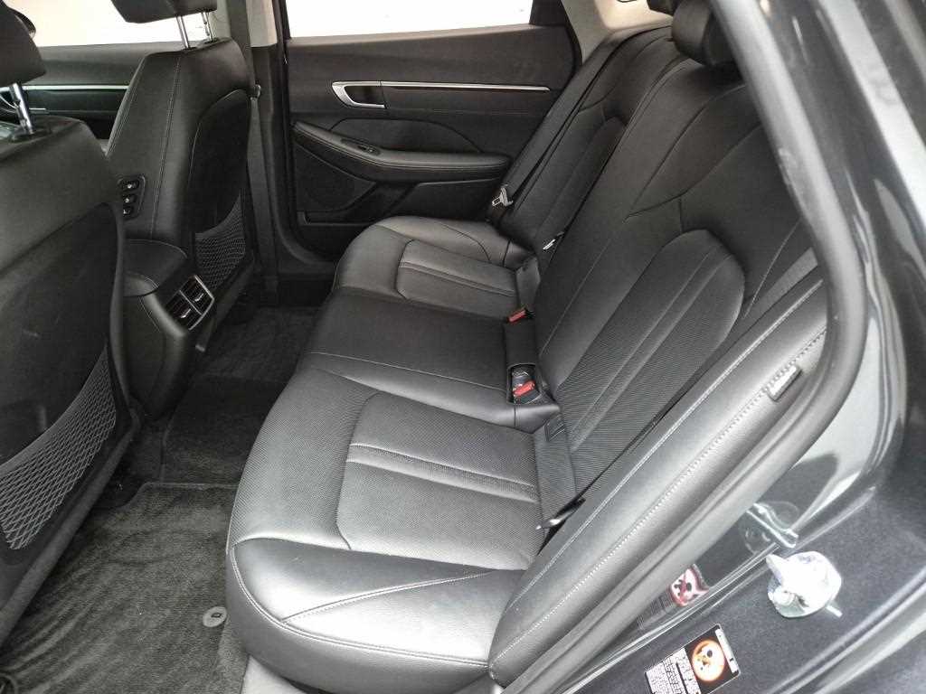 HYUNDAI Sonata - Vista 12