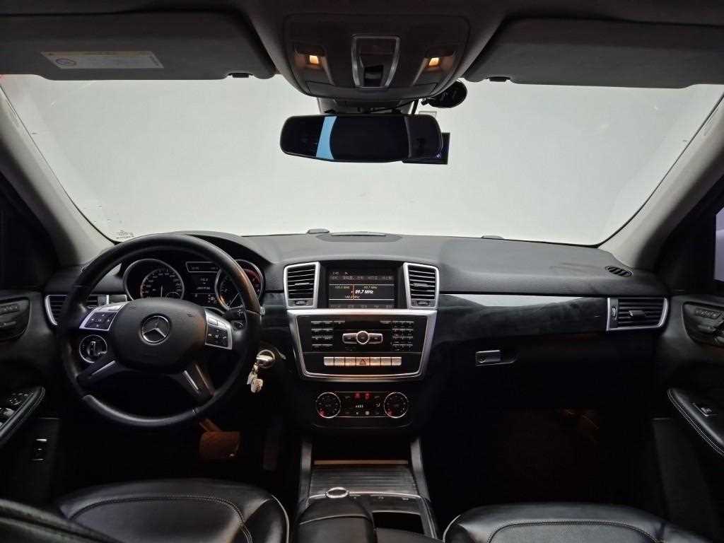 Mercedes Benz M Class - Vista 7