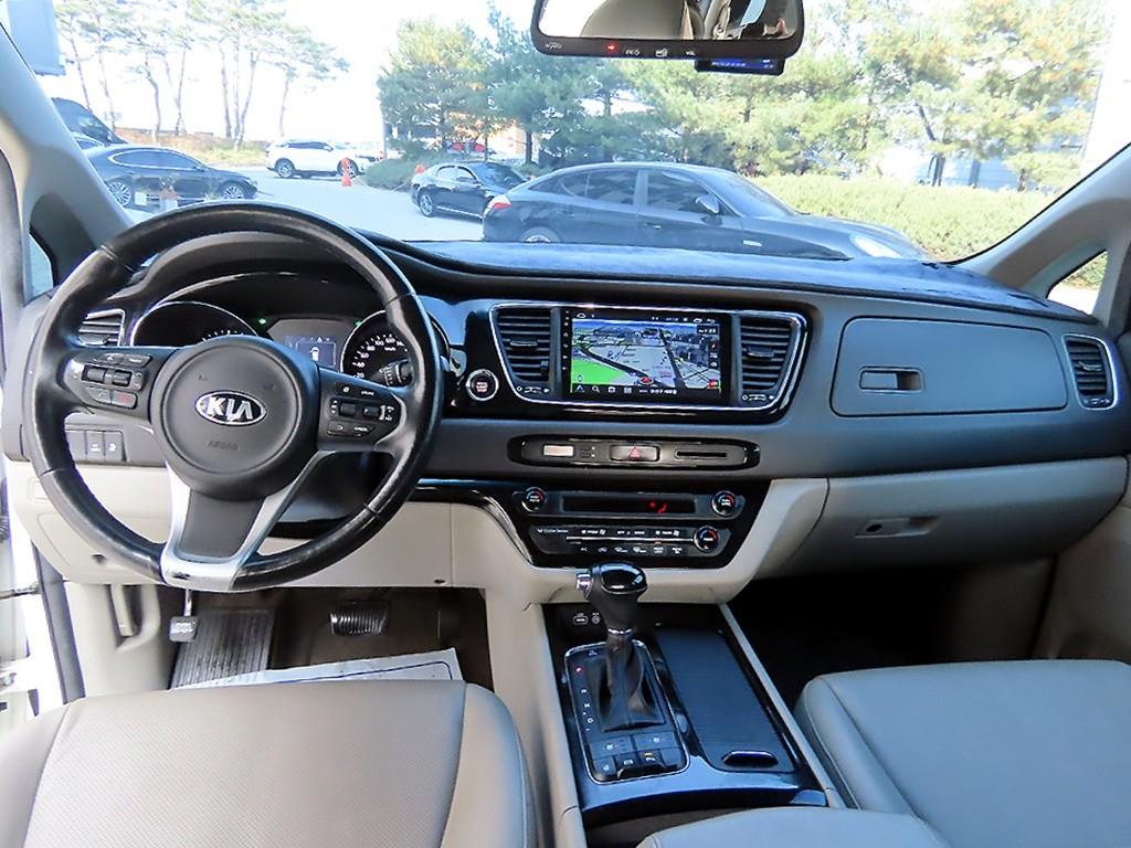 KIA Carnival - Vista 8