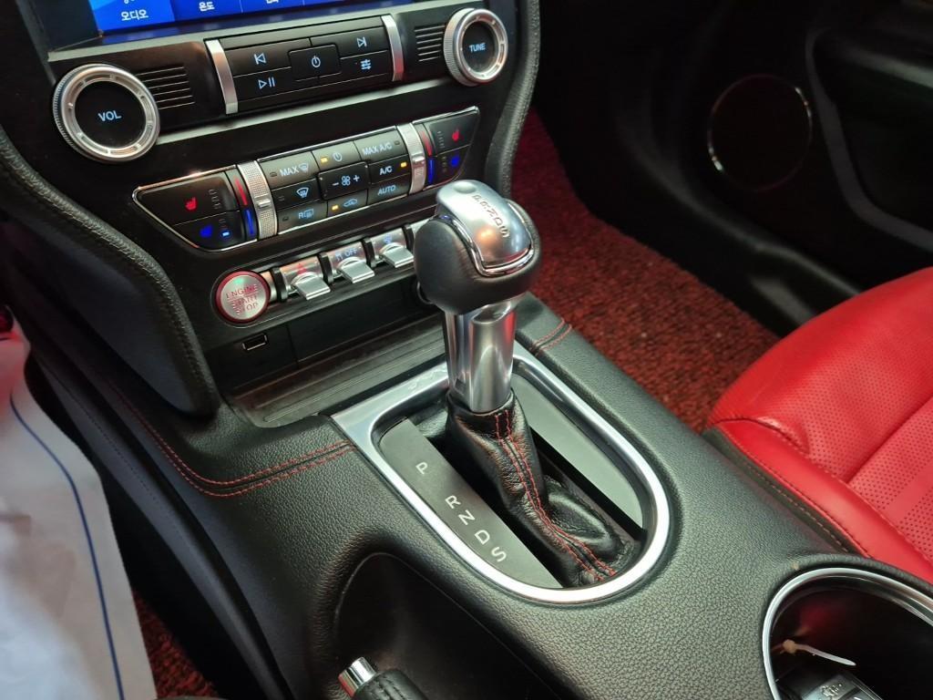 Ford Mustang - Vista 12