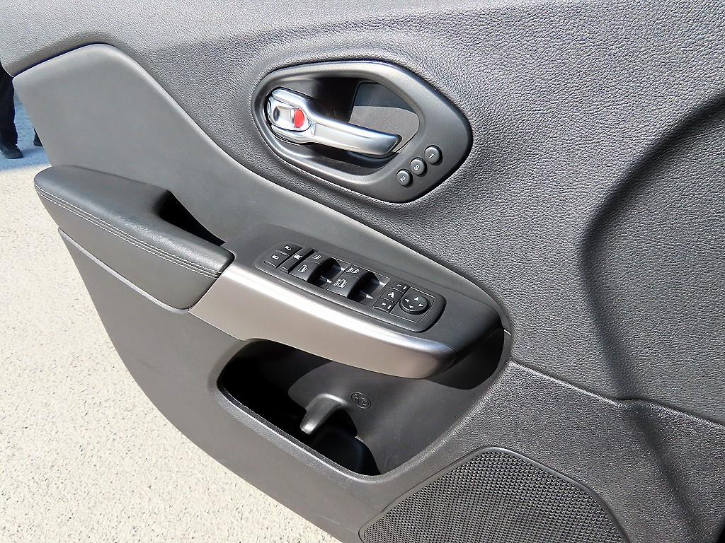 Jeep Cherokee - Vista 11