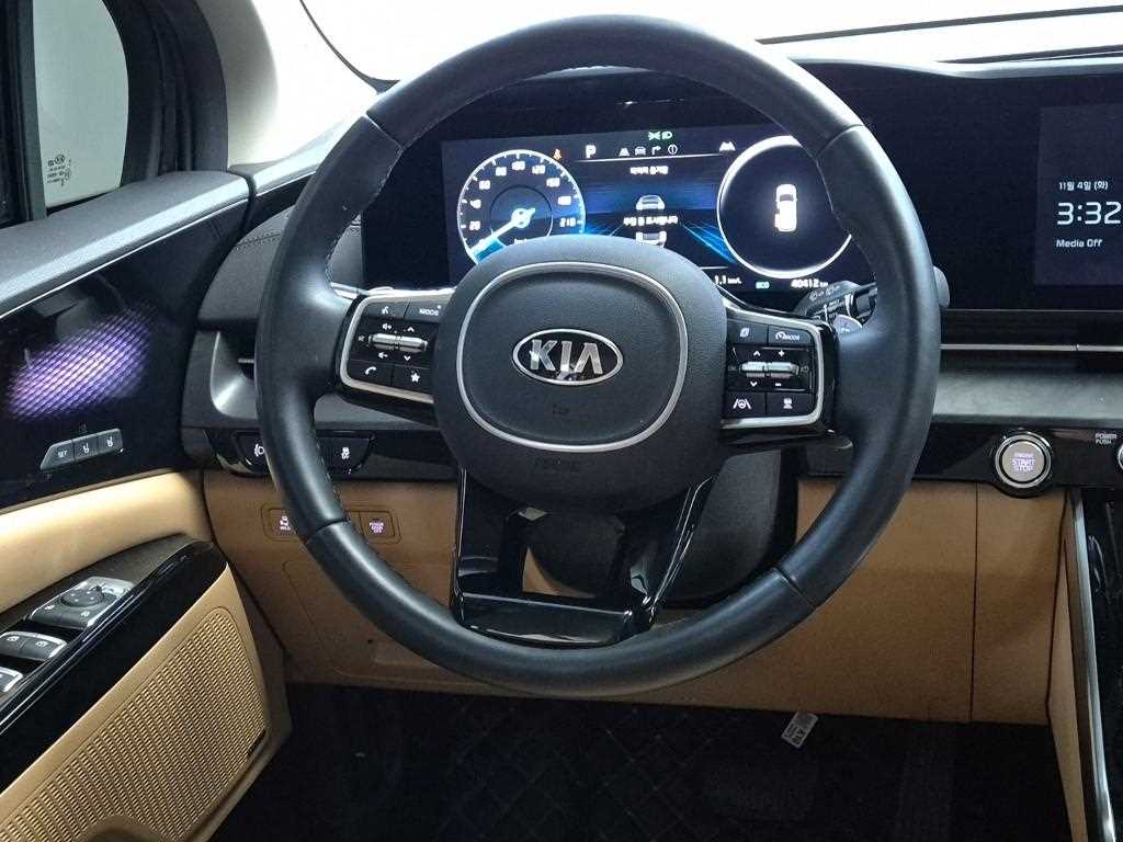 KIA Carnival - Vista 9