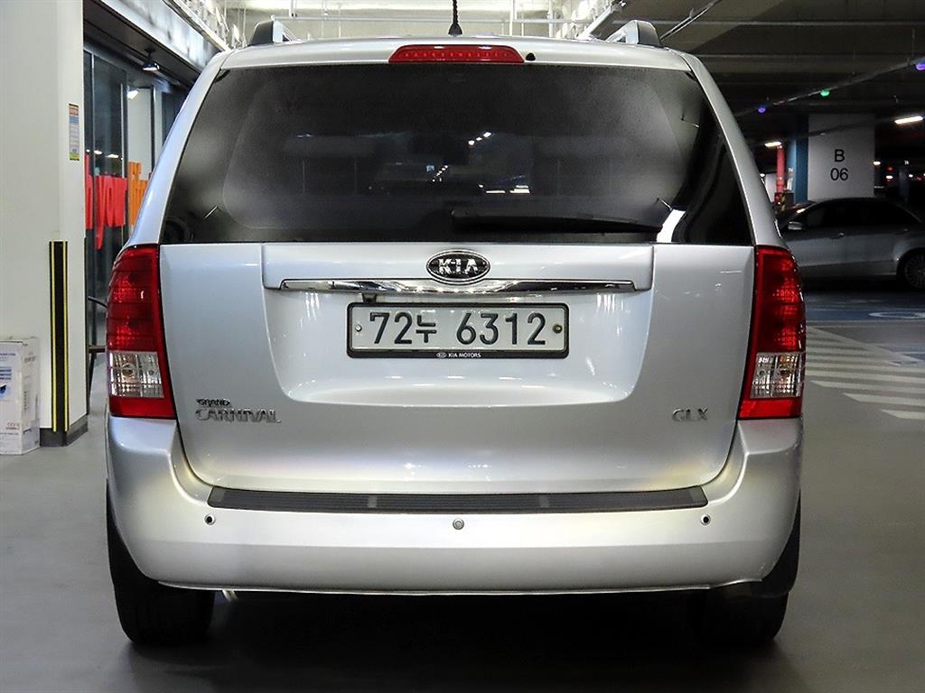 KIA Carnival - Vista 5