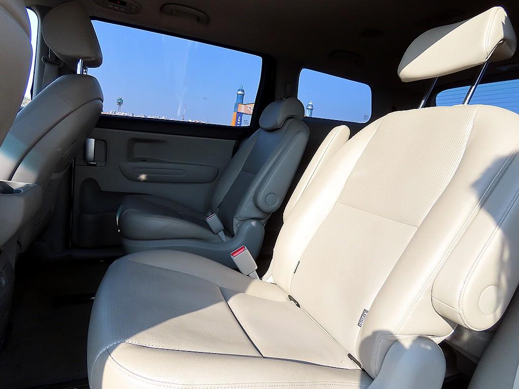 KIA Carnival - Vista 6