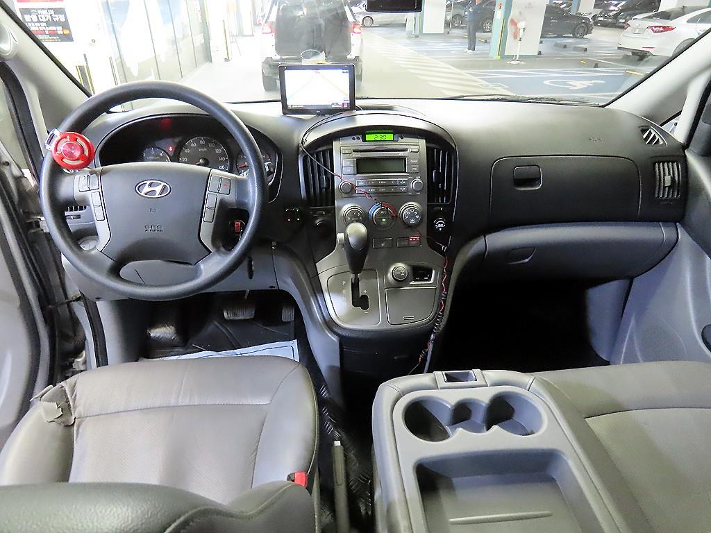 HYUNDAI Starex - Vista 10