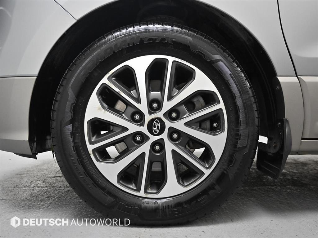 HYUNDAI Starex - Vista 5