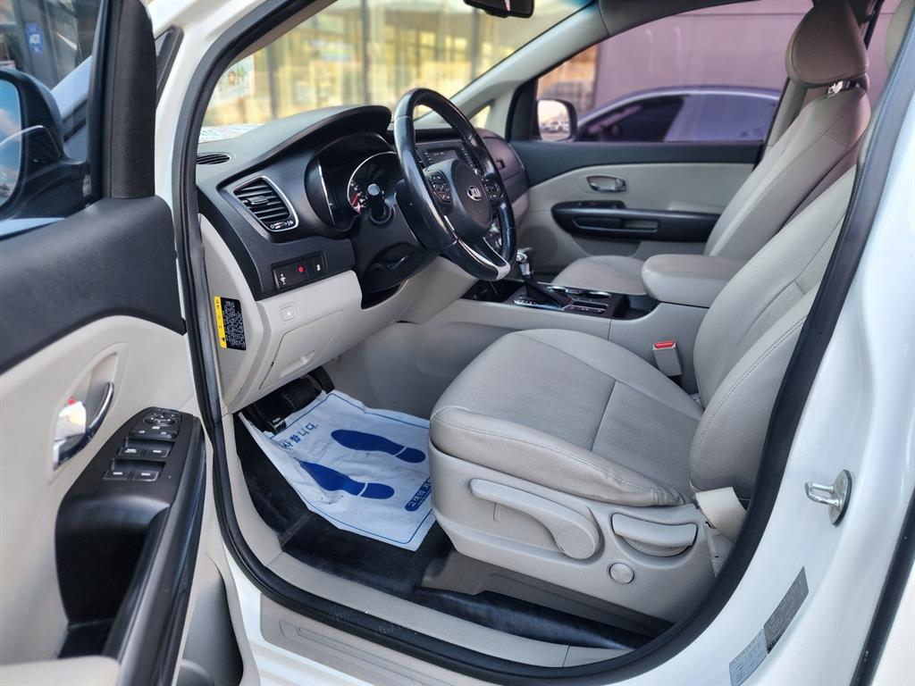 KIA Carnival - Vista 6