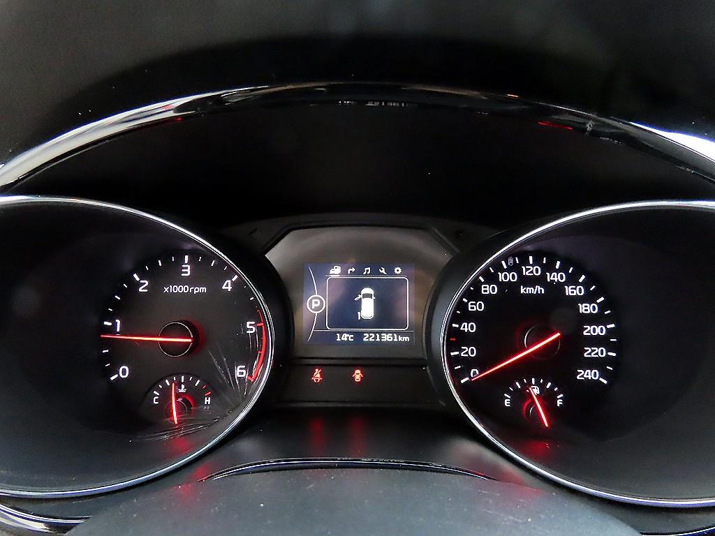 KIA Carnival - Vista 10