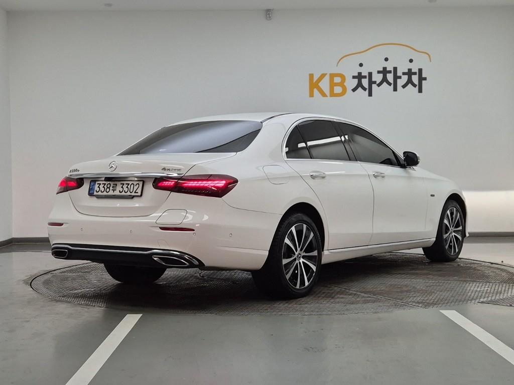 Mercedes Benz E class - Vista 4