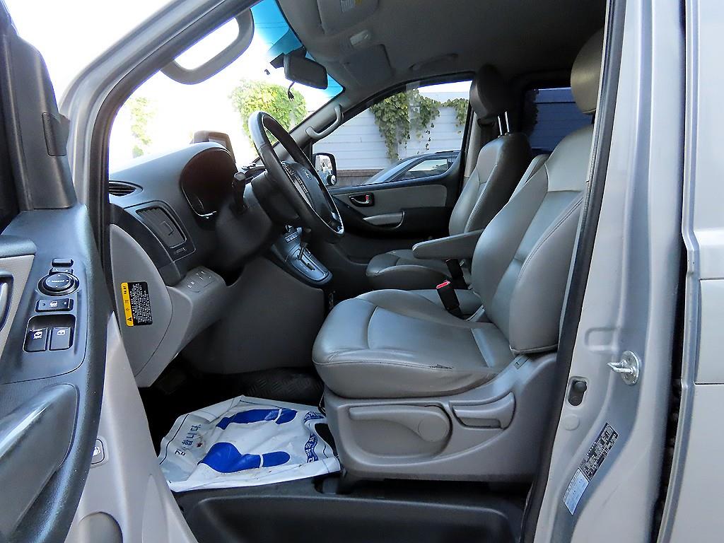 HYUNDAI Starex - Vista 5