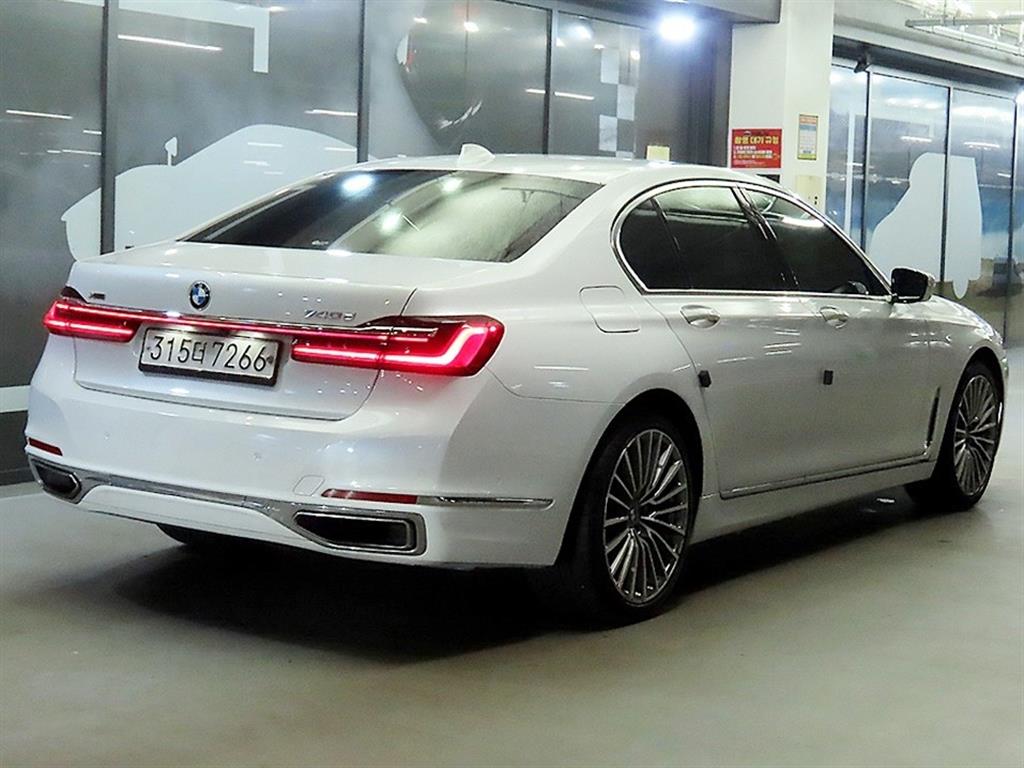 BMW 7 Series - Vista 4