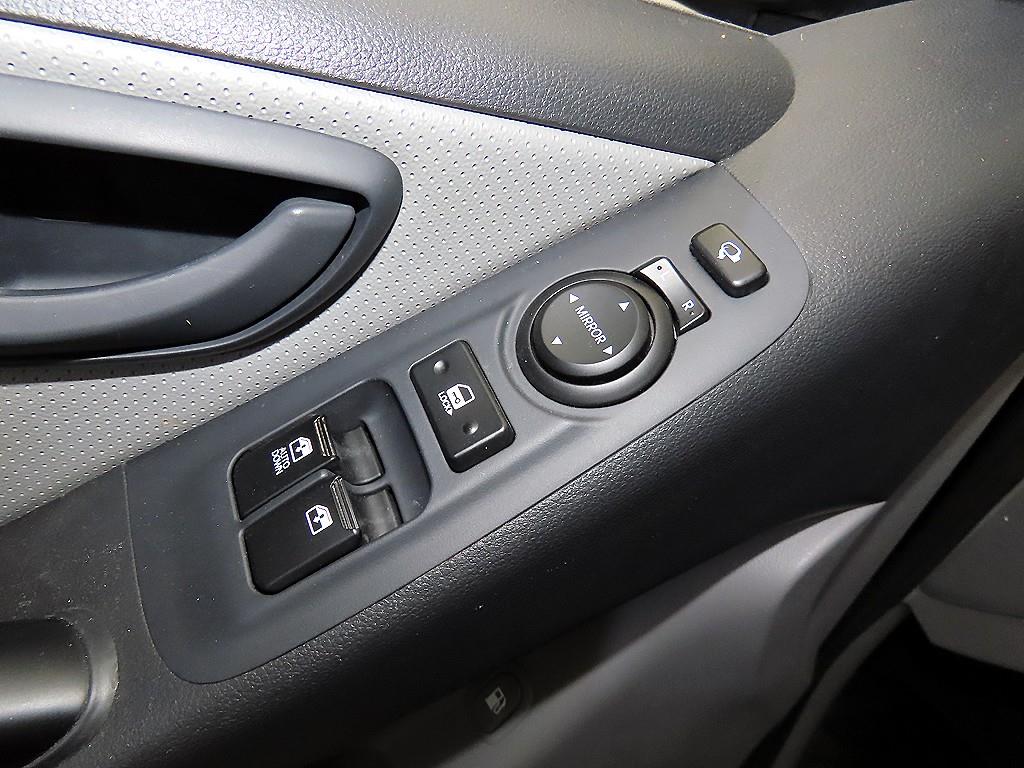 HYUNDAI Starex - Vista 11