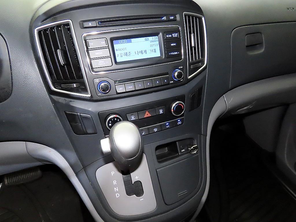 HYUNDAI Starex - Vista 10