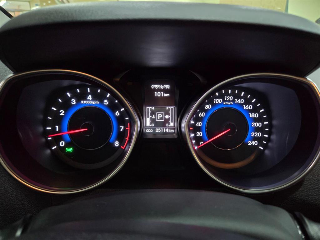 HYUNDAI Avante - Vista 10