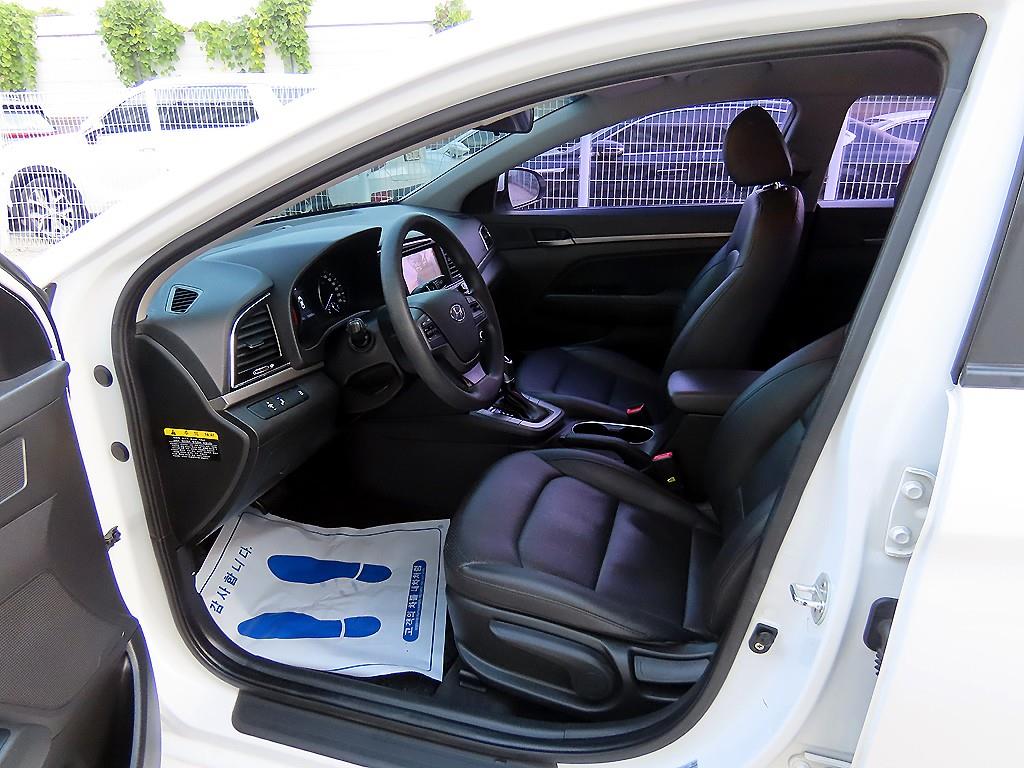 HYUNDAI Avante - Vista 5