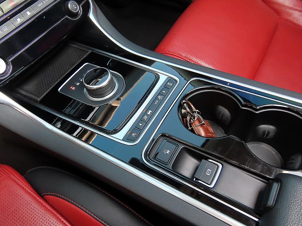 Jaguar XE - Vista 11