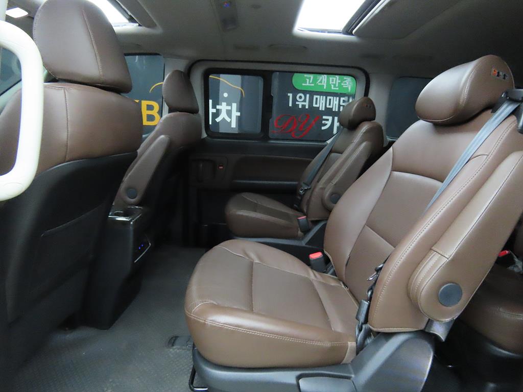 HYUNDAI Starex - Vista 6