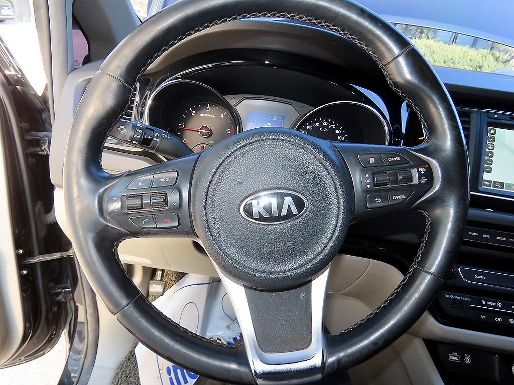 KIA Carnival - Vista 9