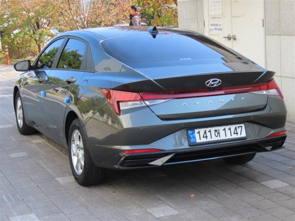 HYUNDAI Avante - Vista 7