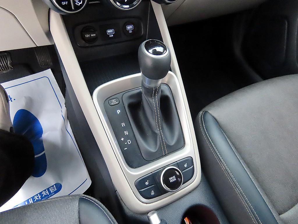 HYUNDAI Venue - Vista 10