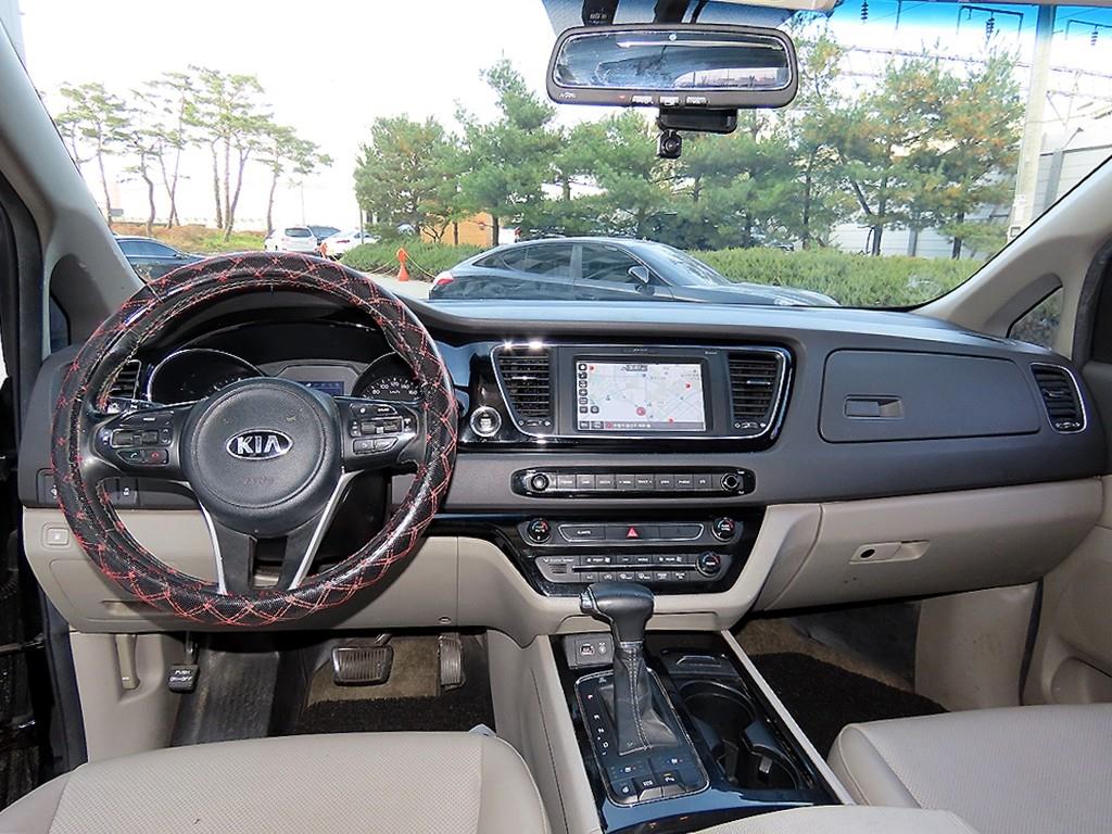 KIA Carnival - Vista 8