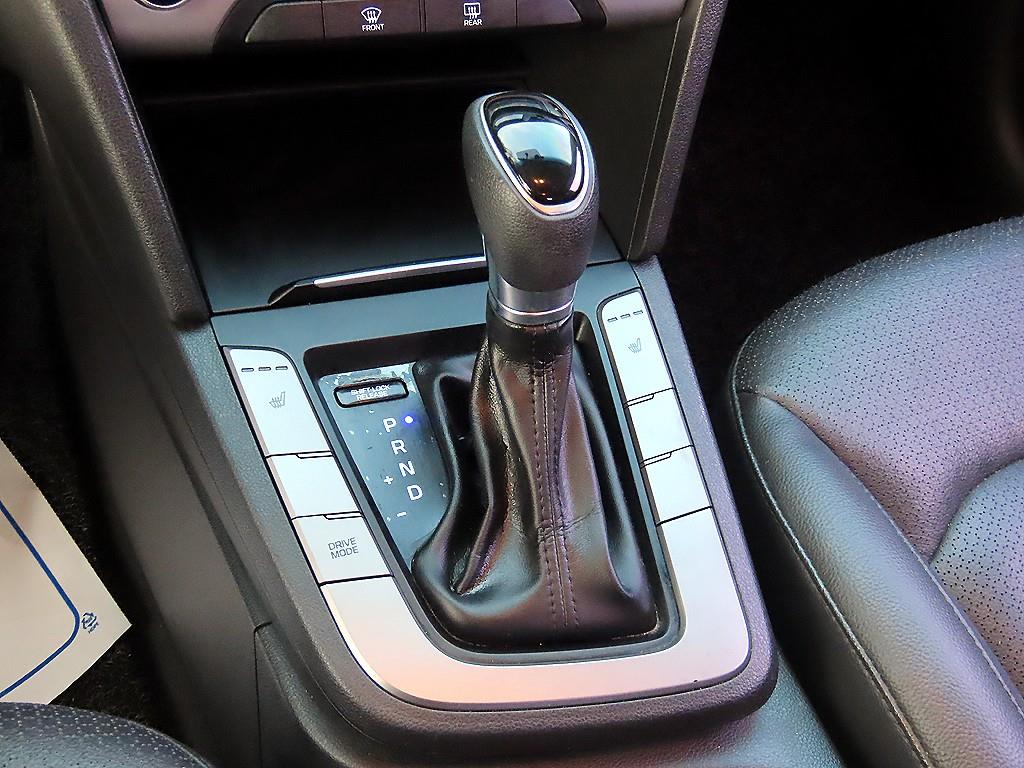 HYUNDAI Avante - Vista 10