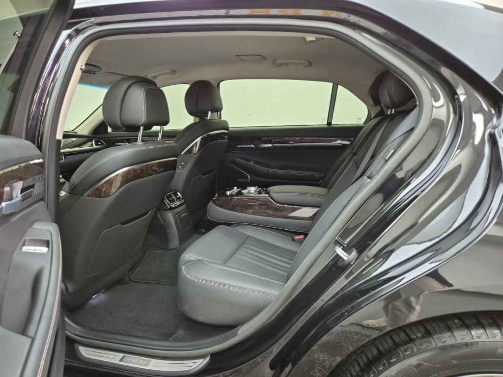 Genesis G90 - Vista 12