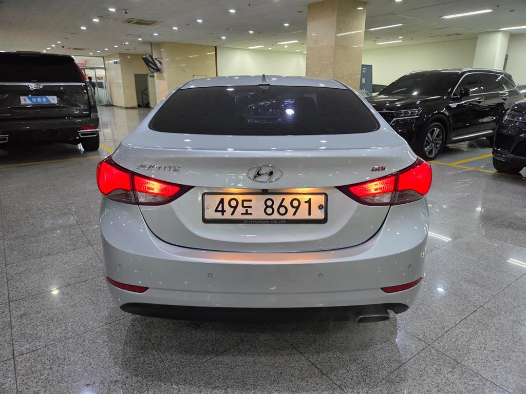 HYUNDAI Avante - Vista 4