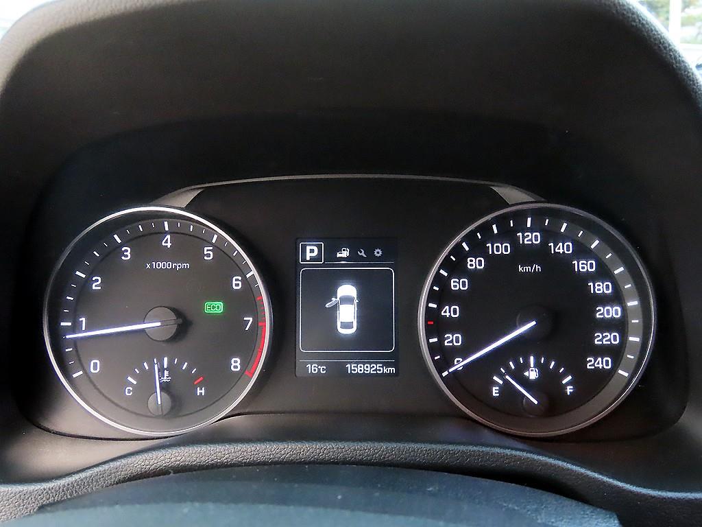 HYUNDAI Avante - Vista 9