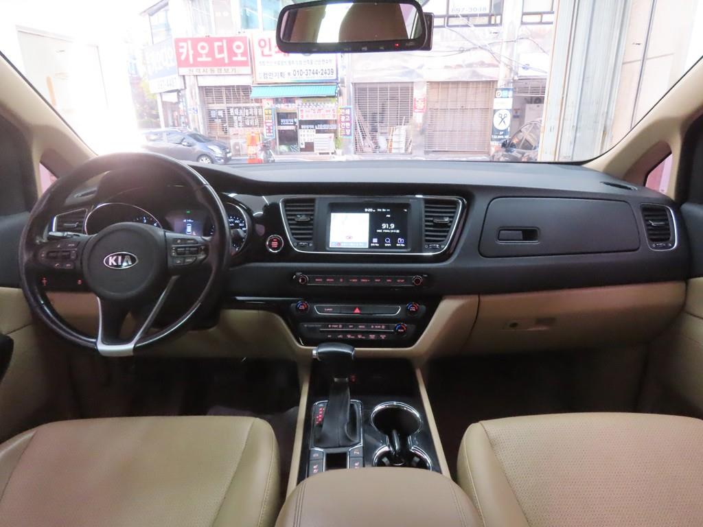 KIA Carnival - Vista 7