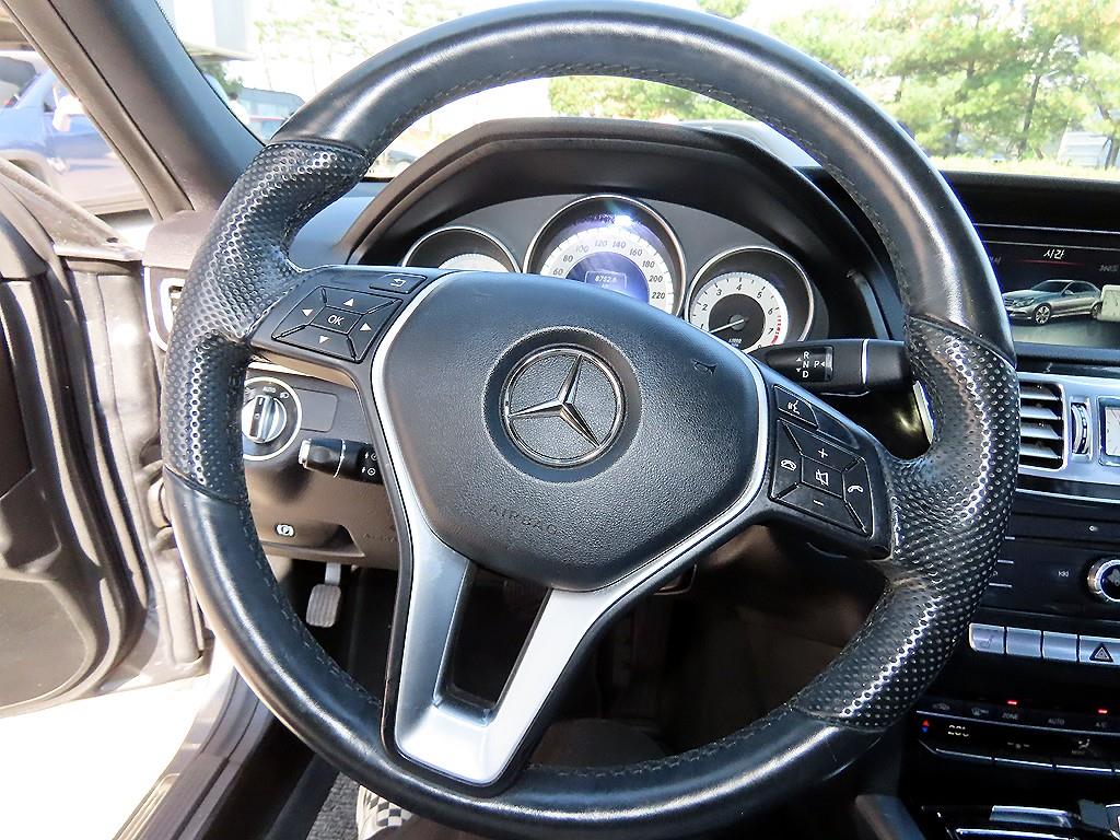 Mercedes Benz E class - Vista 8