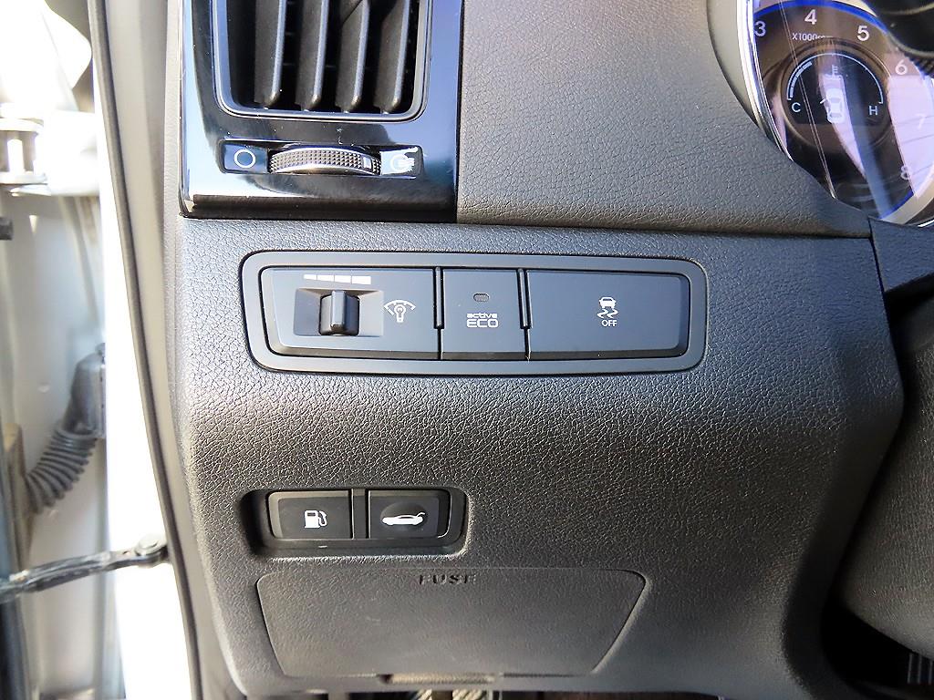 HYUNDAI Sonata - Vista 12