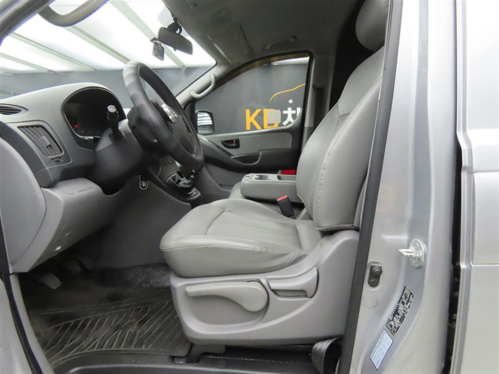 HYUNDAI Starex - Vista 5