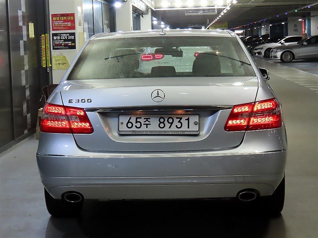 Mercedes Benz E class - Vista 4