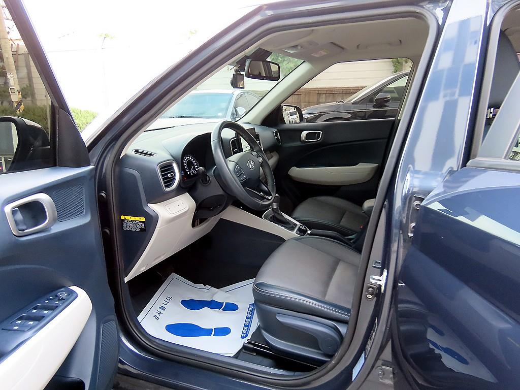 HYUNDAI Venue - Vista 5