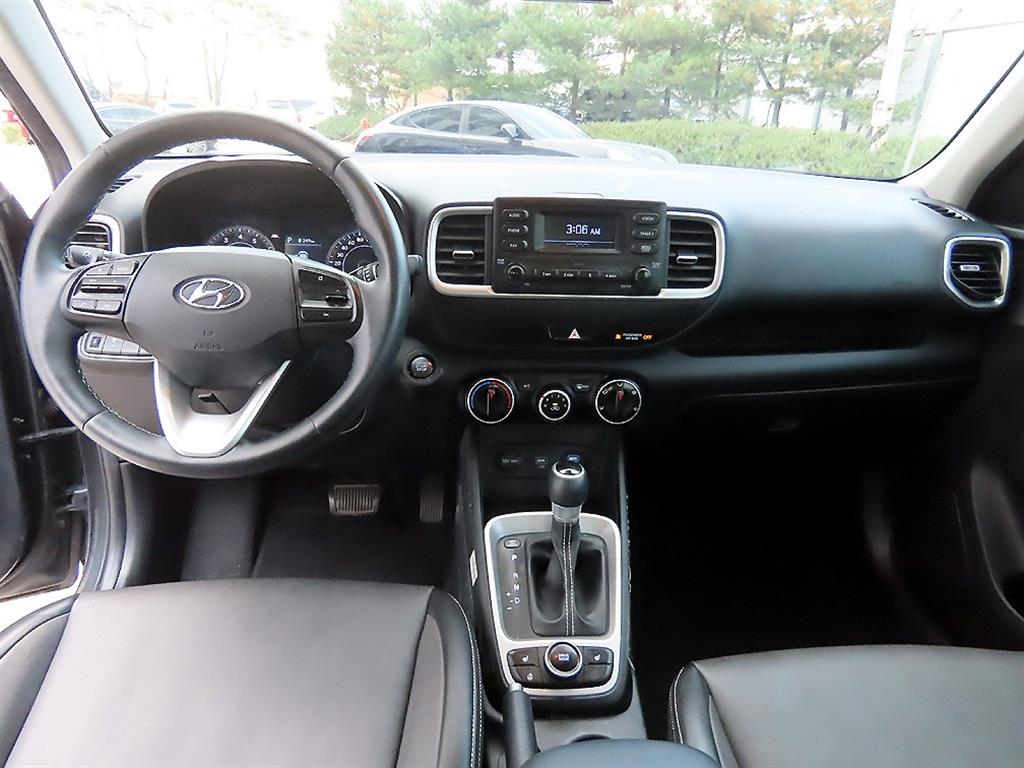 HYUNDAI Venue - Vista 7