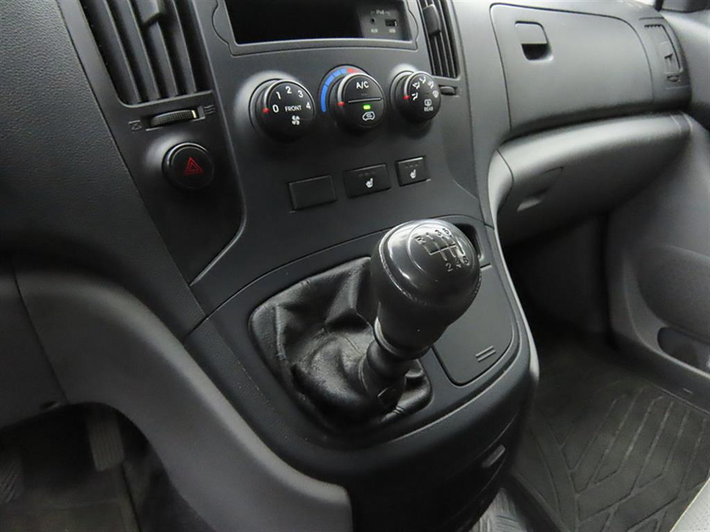 HYUNDAI Starex - Vista 10