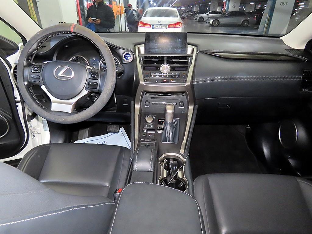Lexus NX - Vista 10