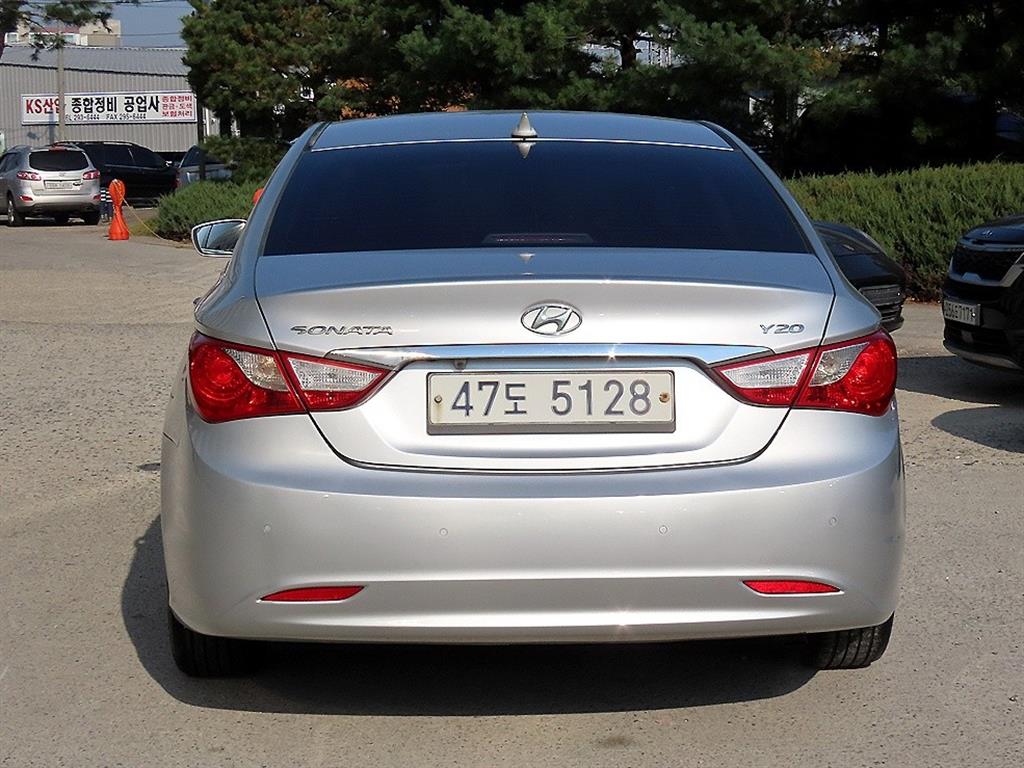 HYUNDAI Sonata - Vista 4